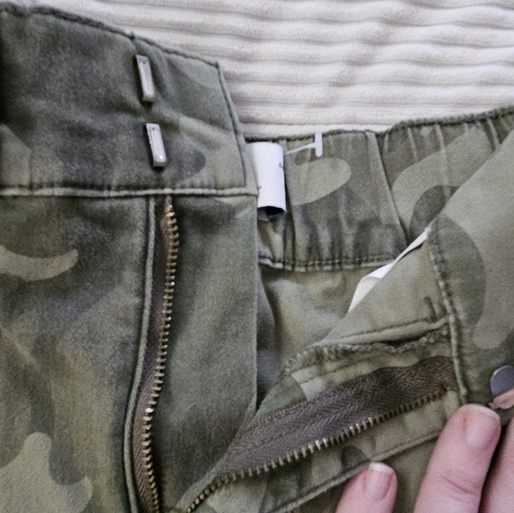 Hollister Camouflage Women's Shorts Size XS - Picture 4 of 6